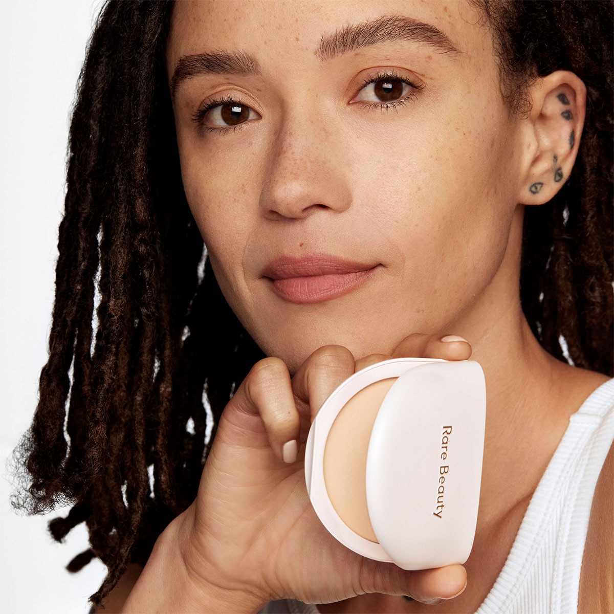 TRUE TO MYSELF TINTED PRESSED TALC-FREE FINISHING POWDER (POLVO FIJADOR PARA ROSTRO)